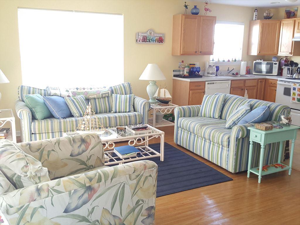 https://realtimerental.com/rrv10/RentalPhotos/1147/1147377.1.jpg