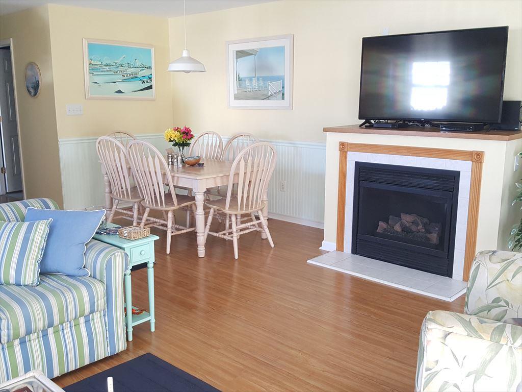 https://realtimerental.com/rrv10/RentalPhotos/1147/1147377.2.jpg