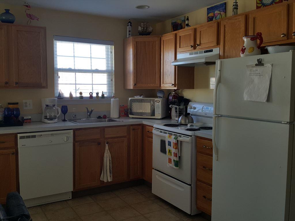 https://realtimerental.com/rrv10/RentalPhotos/1147/1147377.4.jpg