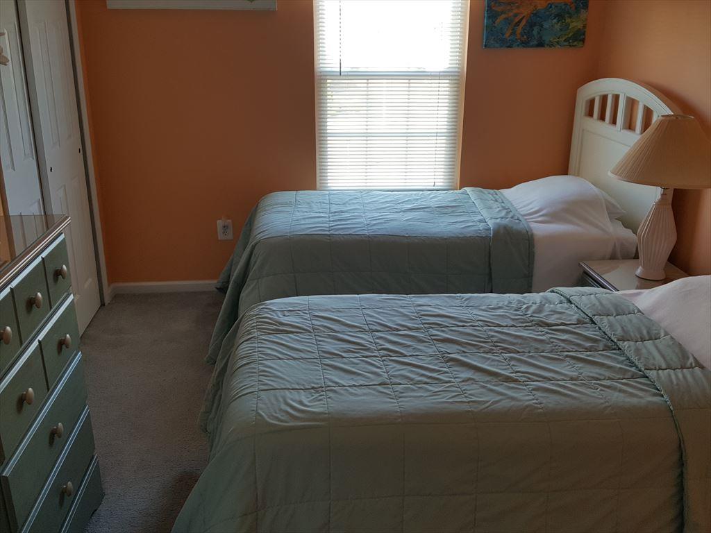 https://realtimerental.com/rrv10/RentalPhotos/1147/1147377.6.jpg