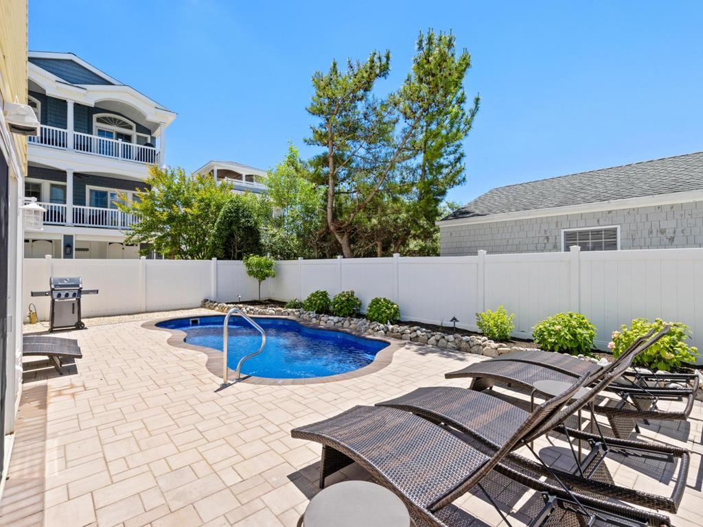 22 E Virginia Avenue, Haven Beach (Ocean Side)