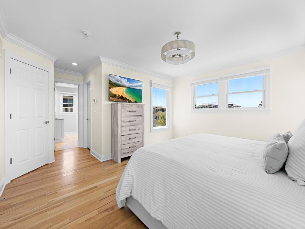 22 E Virginia Avenue, Haven Beach (Ocean Side)