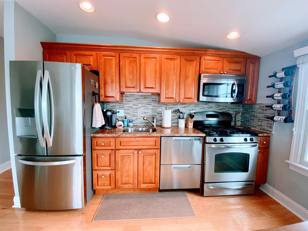Newly updated 2 Bedroom Condo - 3 Blocks to Beach | Photo 13