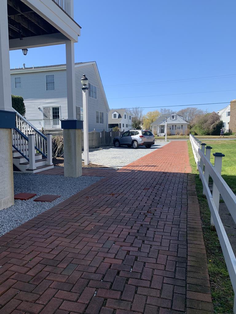 Newly updated 2 Bedroom Condo - 3 Blocks to Beach | Photo 4