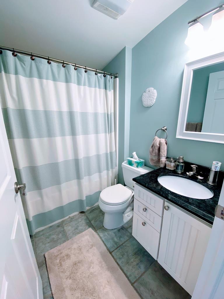 Newly updated 2 Bedroom Condo - 3 Blocks to Beach | Photo 25