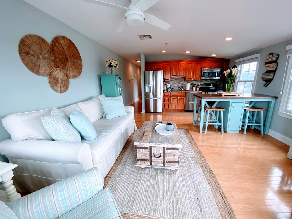 Newly updated 2 Bedroom Condo - 3 Blocks to Beach | Photo 6