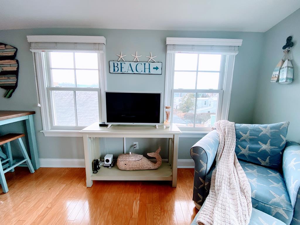 Newly updated 2 Bedroom Condo - 3 Blocks to Beach | Photo 8