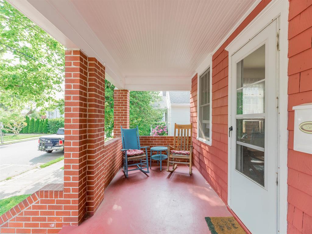 Pet friendly on Grant, 2 blocks to the beach! Jersey Cape Realty