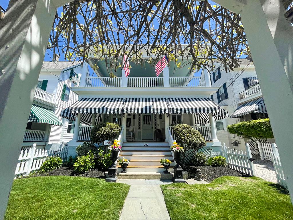 207 Howard Street - The 