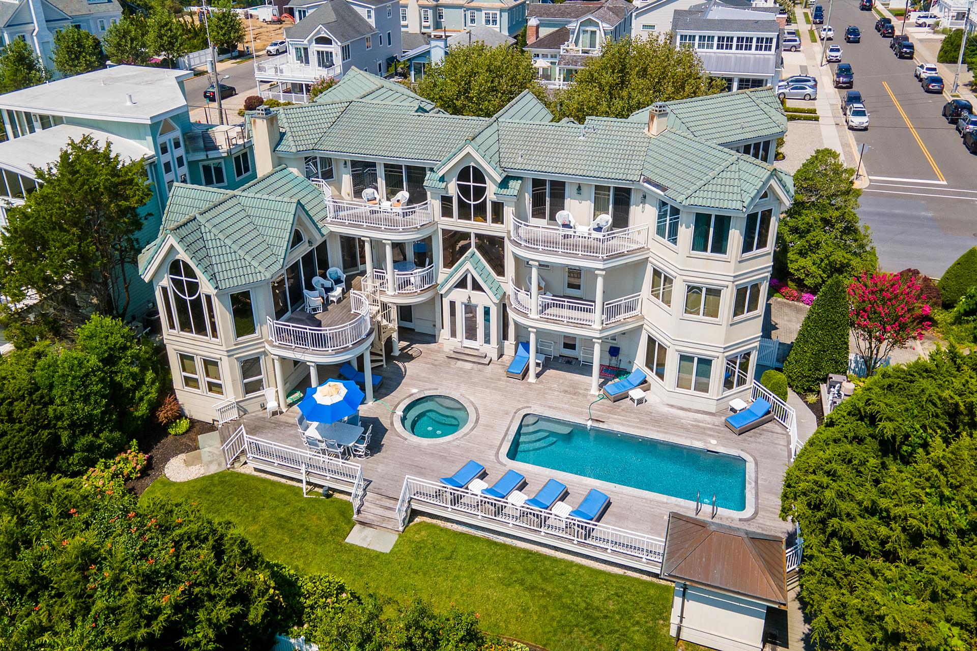 3945 First Avenue, Avalon (Beach Front)