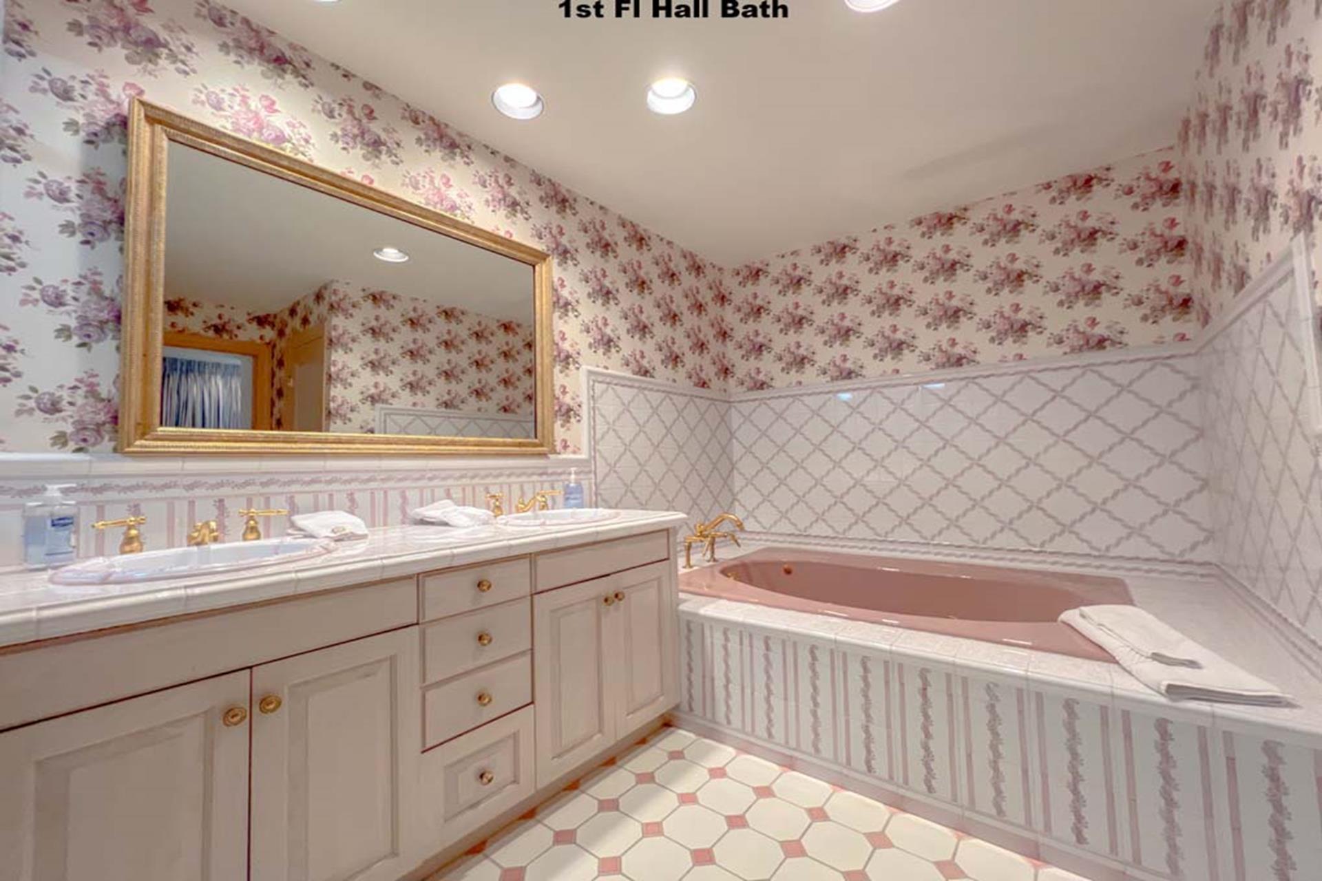 3945 First Avenue, Avalon (Beach Front)