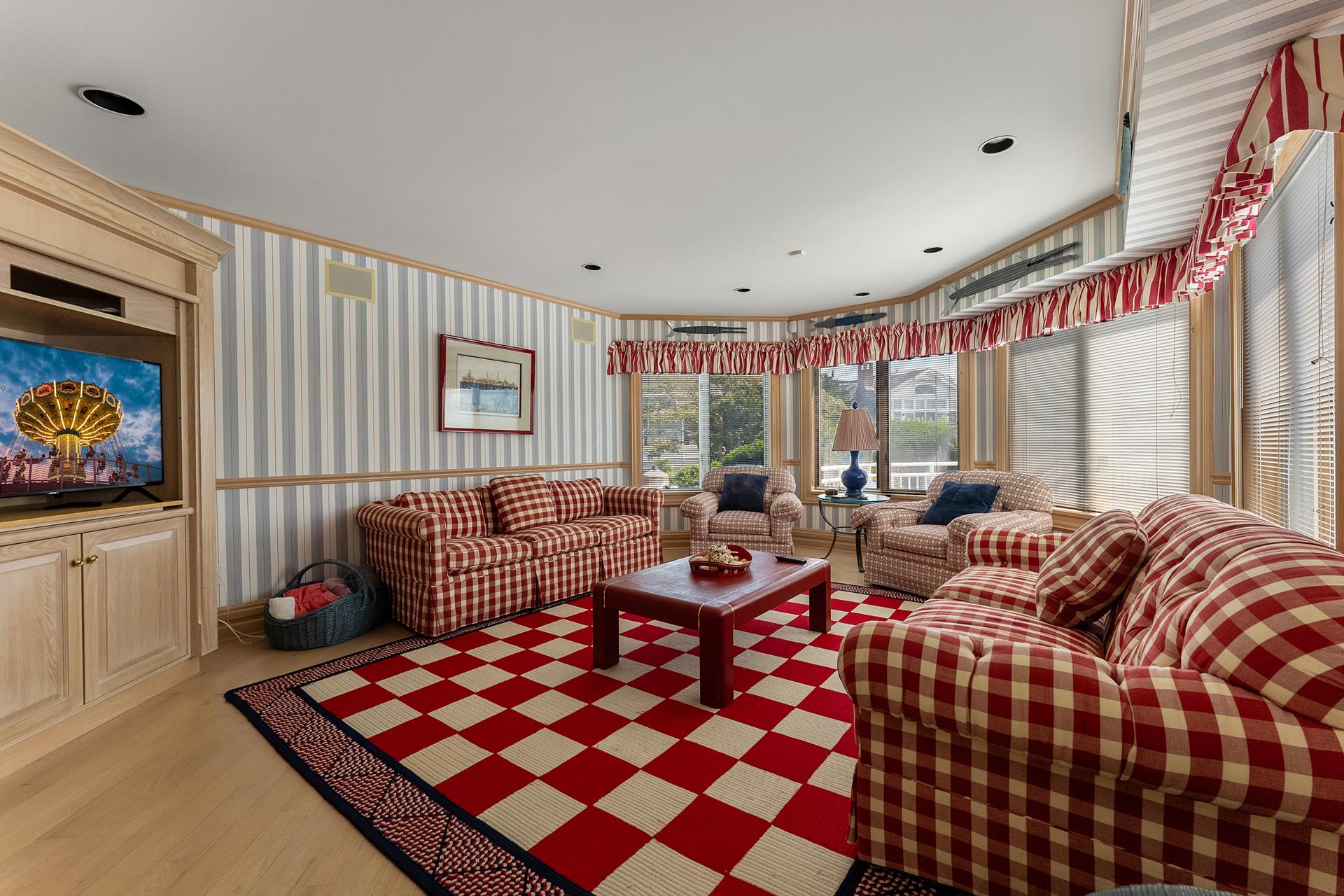 3945 First Avenue, Avalon (Beach Front)