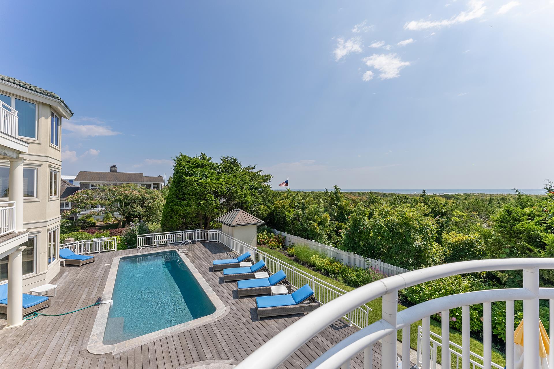 3945 First Avenue, Avalon (Beach Front)