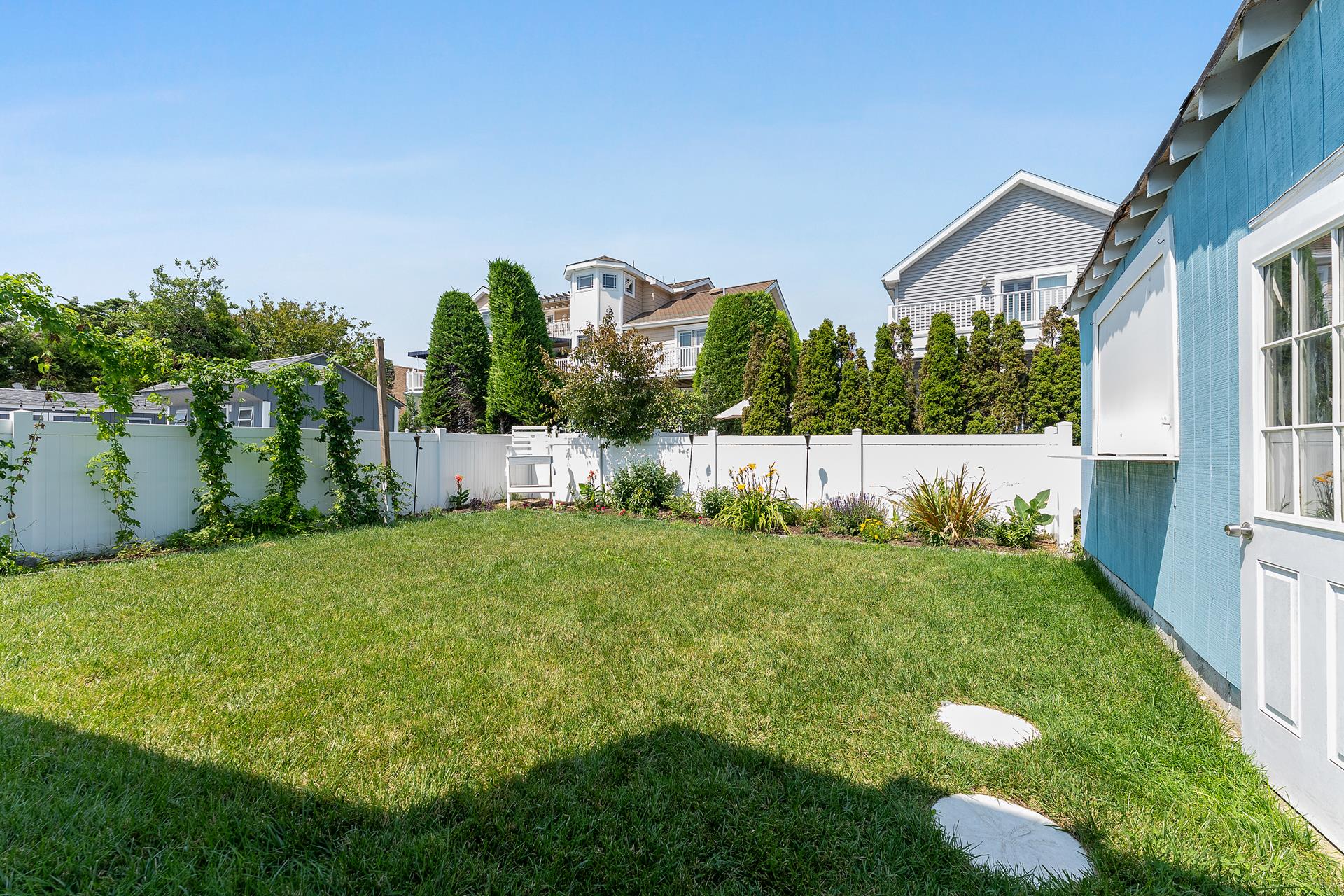 239 20th Street, Avalon (Center)