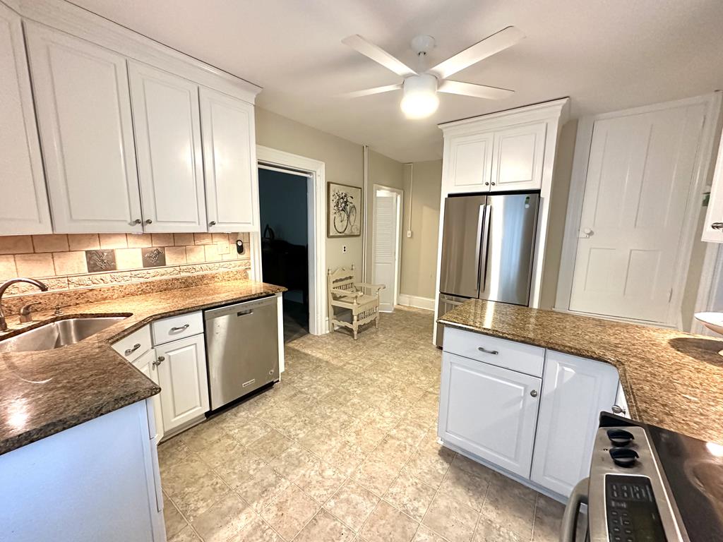 301 S Broadway! | Photo 12