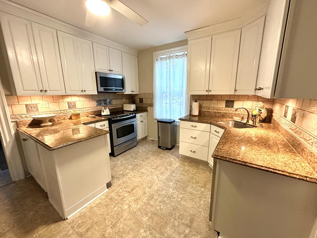 301 S Broadway! | Photo 11