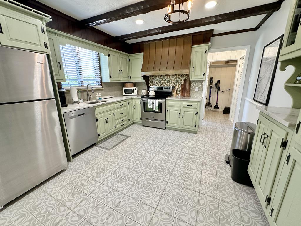 1061 Michgian - Heated Pool - Sleeps 12! | Photo 9