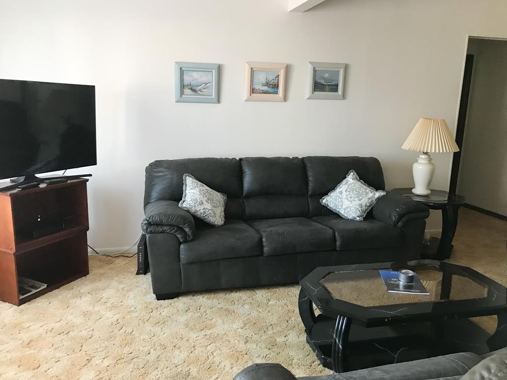 https://realtimerental.com/rrv10/RentalPhotos/1156/1156886.5.jpg