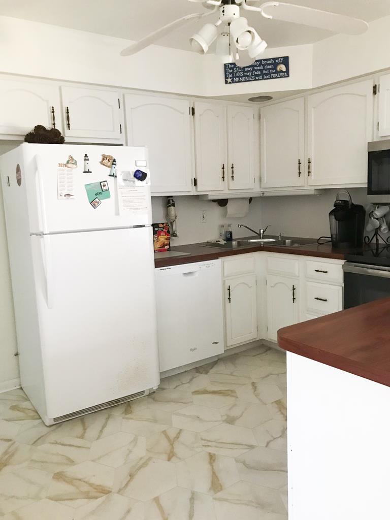 https://realtimerental.com/rrv10/RentalPhotos/1156/1156886.9.jpg