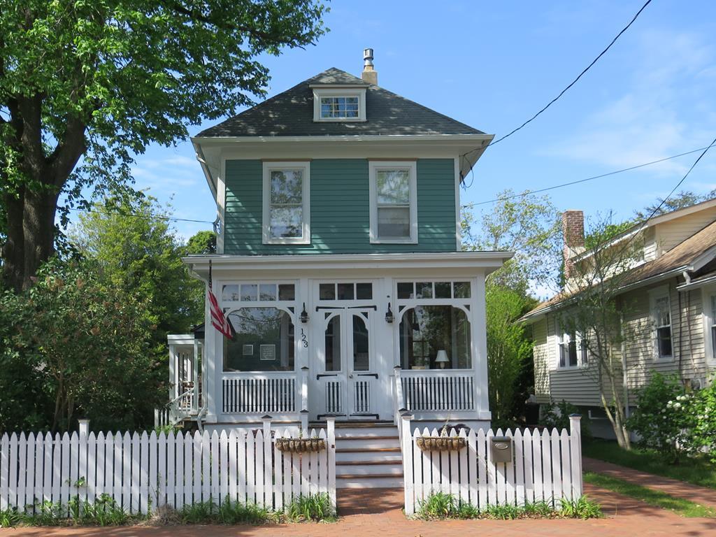 123 Emerald Avenue. - West Cape May