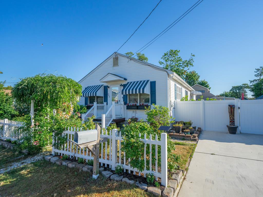 143 West Bates Avenue | Photo 3