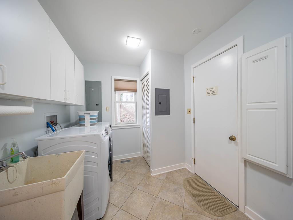 https://realtimerental.com/rrv10/RentalPhotos/1156/1156929.16.jpg