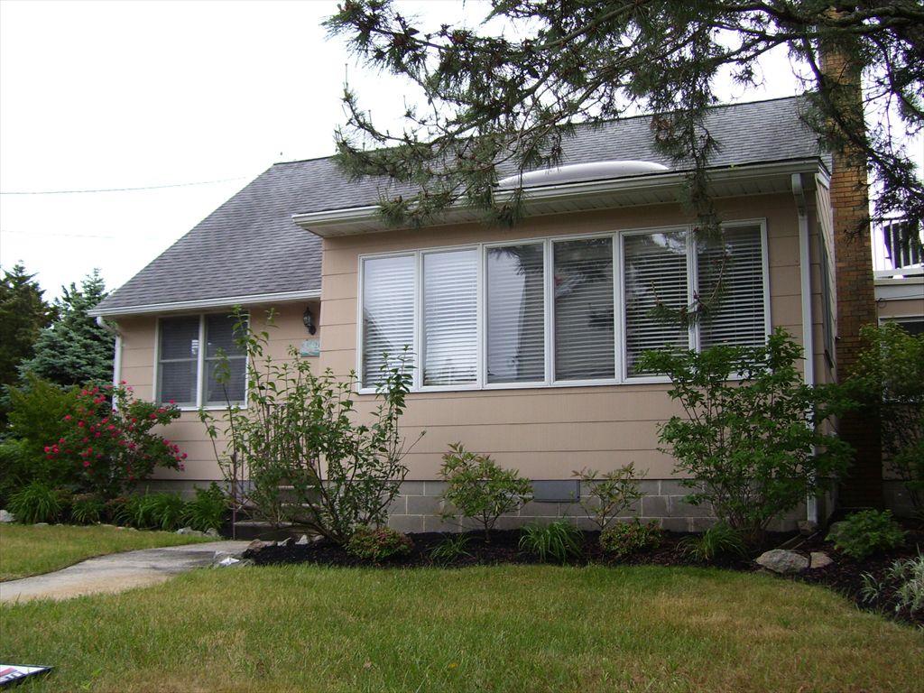 201 Coral Avenue | Photo 4