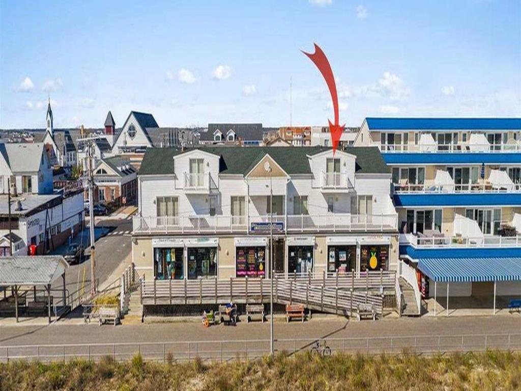 11 43rd Street | Photo 3