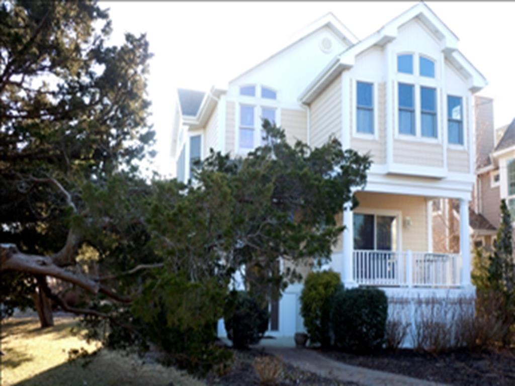 300 Lincoln Avenue | Photo 4