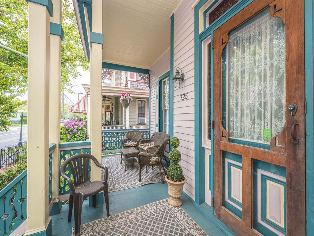 725 Columbia Avenue | Photo 3