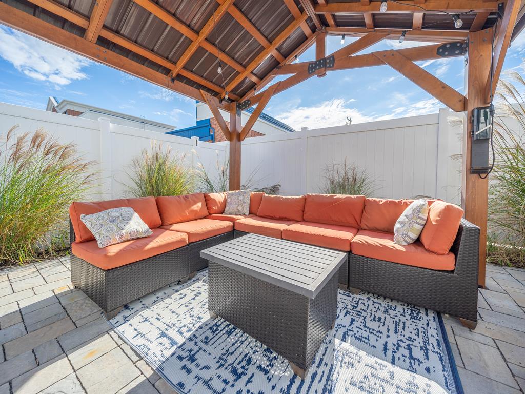 242 40th Street | Photo 3