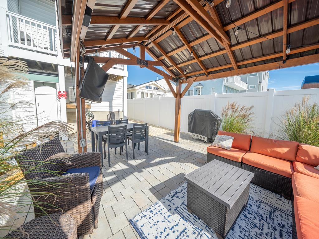 242 40th Street | Photo 4