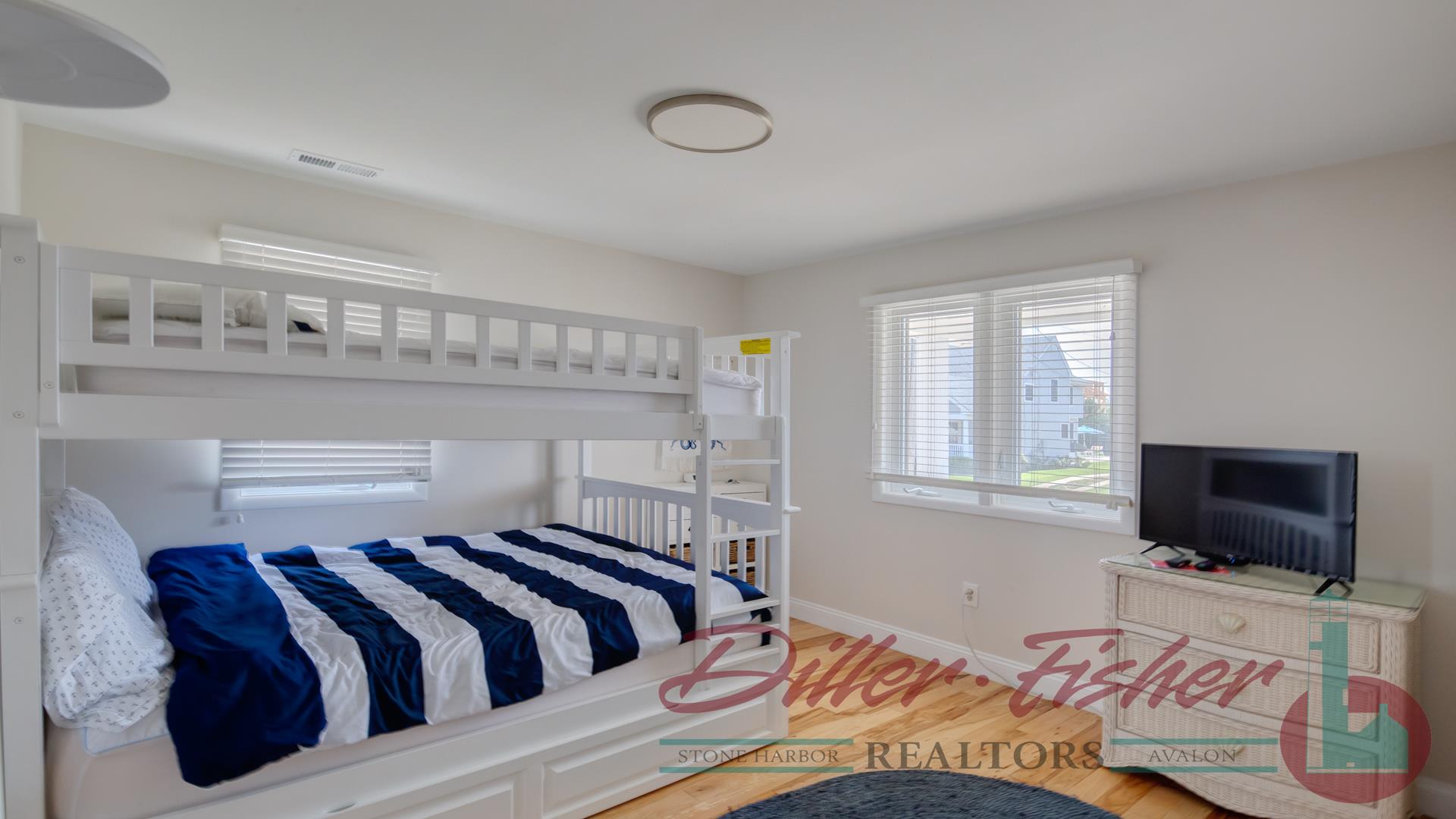 252 89th Street South, Stone Harbor (Mid-Island)