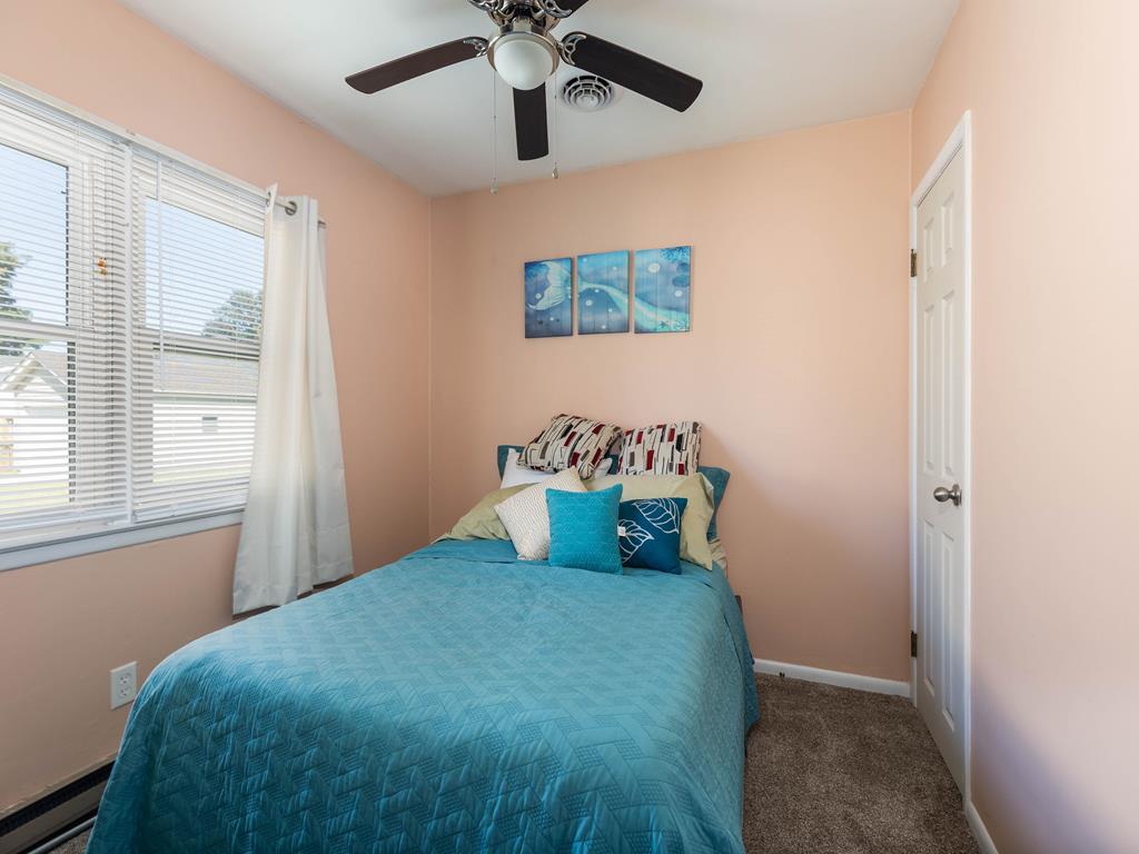 https://realtimerental.com/rrv10/RentalPhotos/1161/1161980.15.jpg