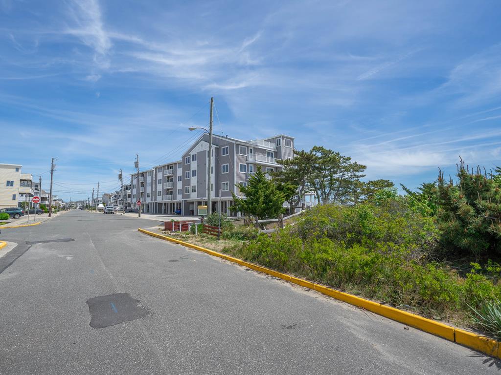 9304 Pleasure Avenue | Photo 4