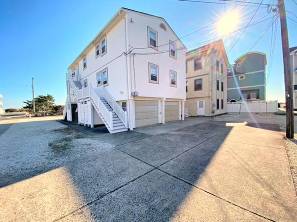 9300 Pleasure Avenue | Photo 4