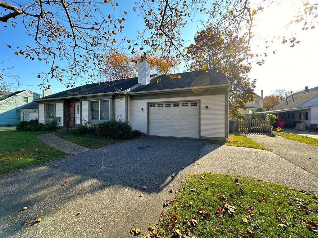 Pet Friendly - 3 Bedrooms on Lafayette! | Photo 4