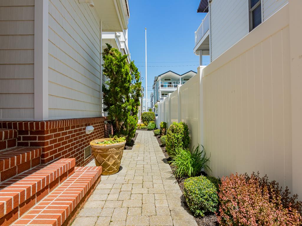 28 53rd Street | Photo 4