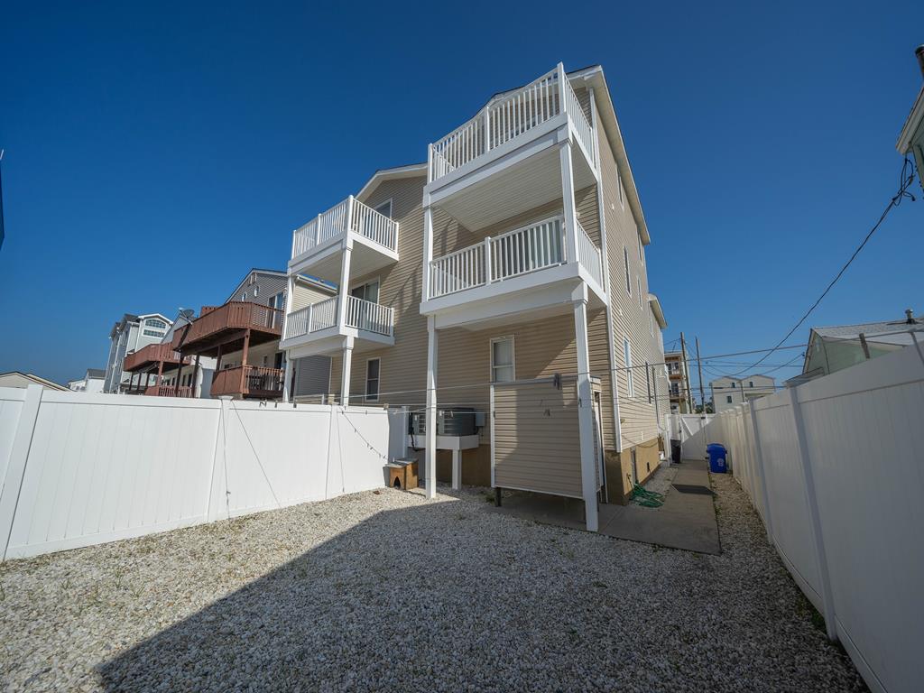 220 40th Street East 2