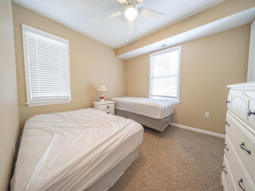 https://realtimerental.com/rrv10/RentalPhotos/1165/1165439.5.jpg