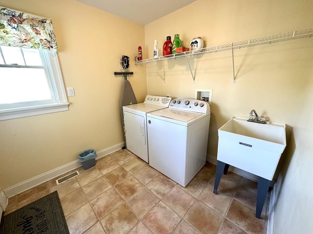 1625 New York Ave - 5 Bedrooms - 4 Baths | Photo 12