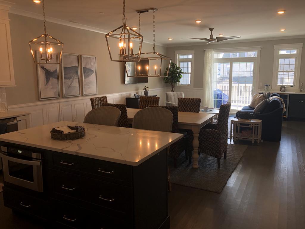 33 42nd Street | Photo 4