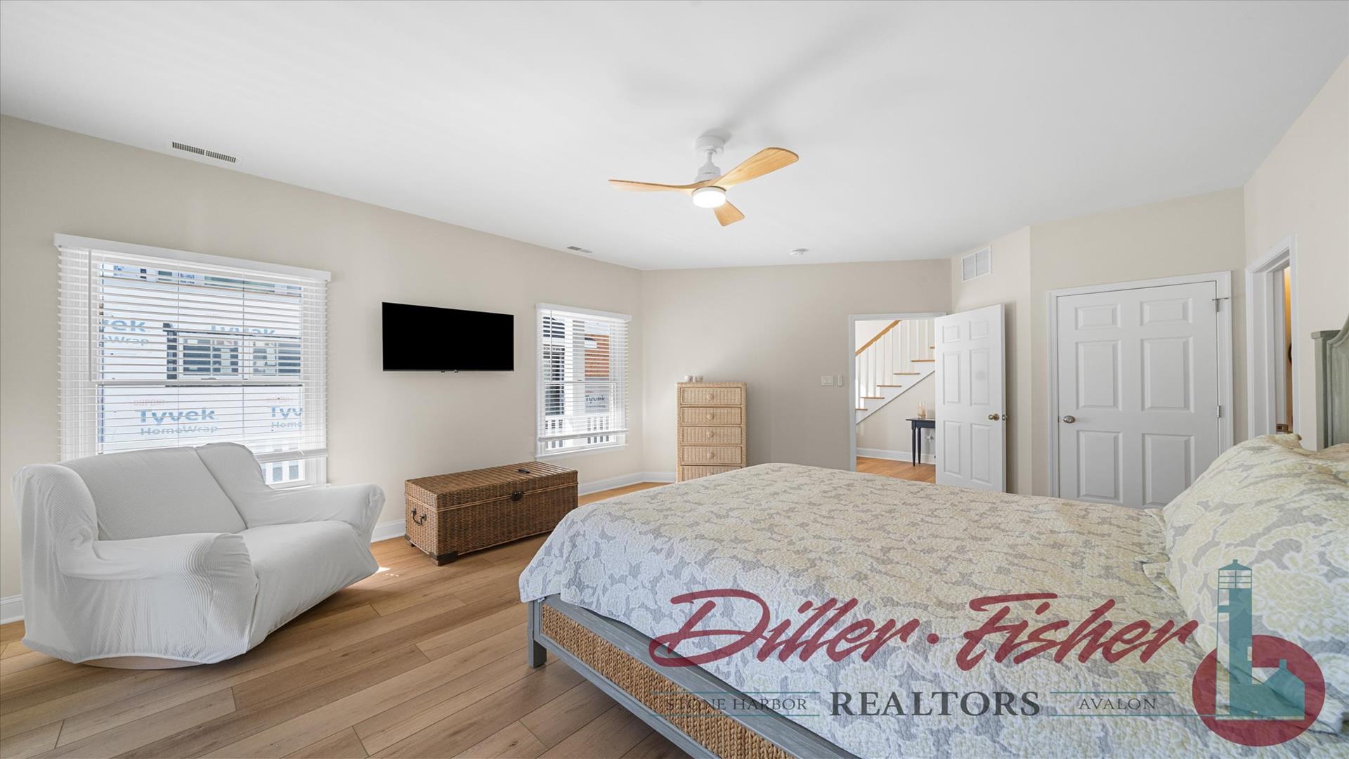 56 West 24th street, Avalon (2 Blocks to Beach)