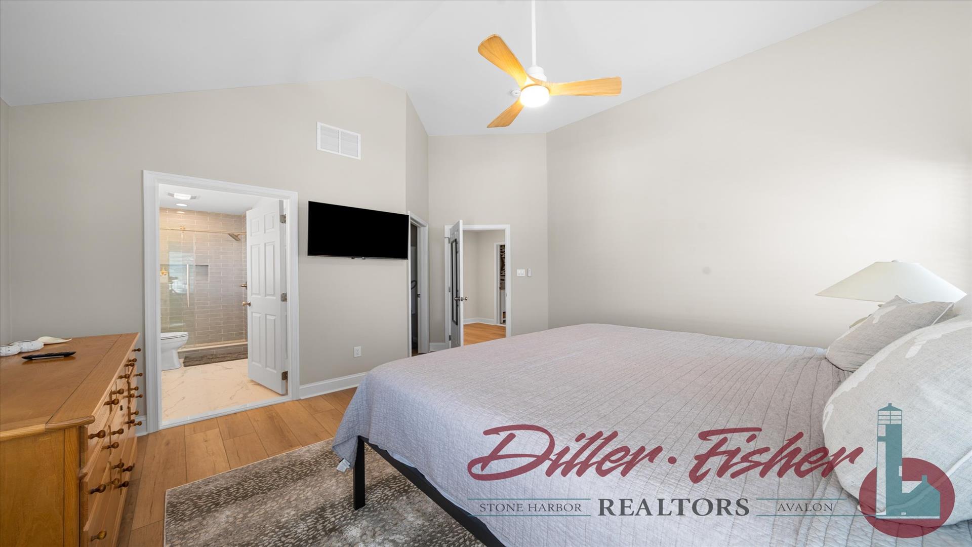 56 West 24th street, Avalon (2 Blocks to Beach)