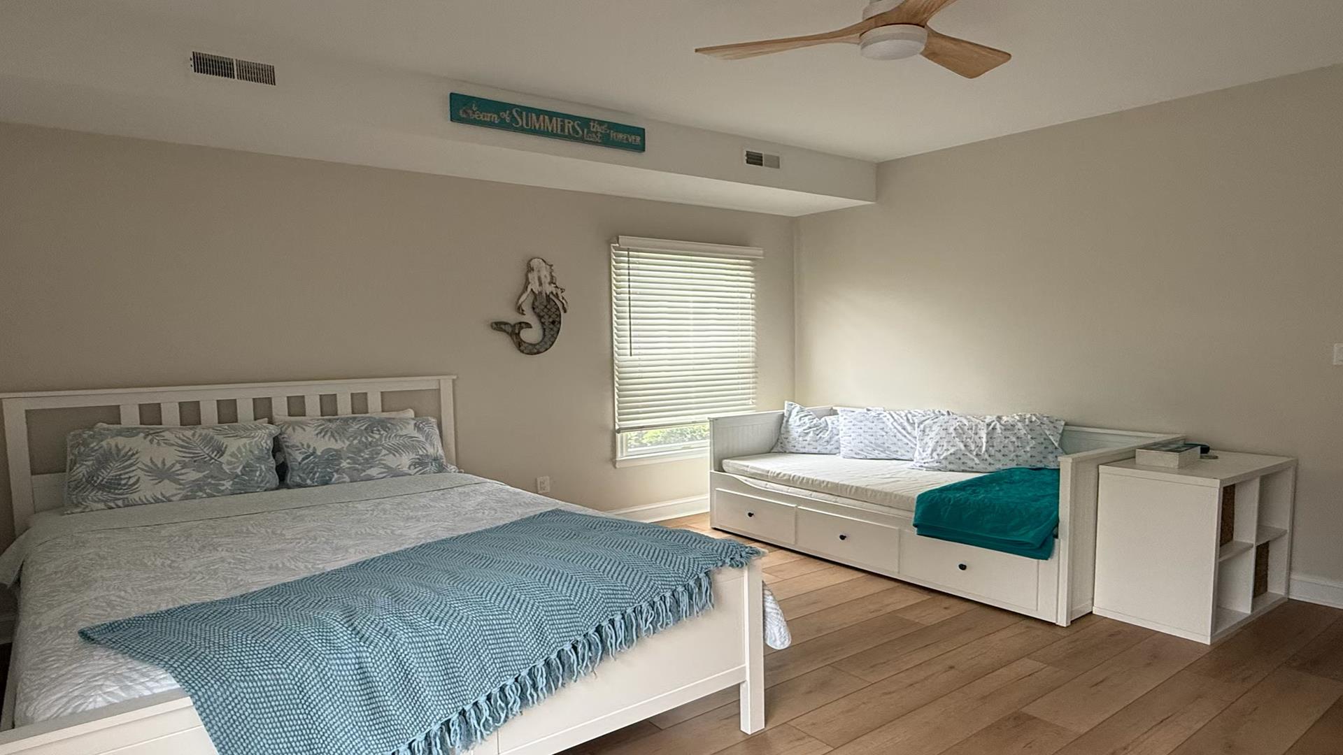 56 West 24th street, Avalon (2 Blocks to Beach)