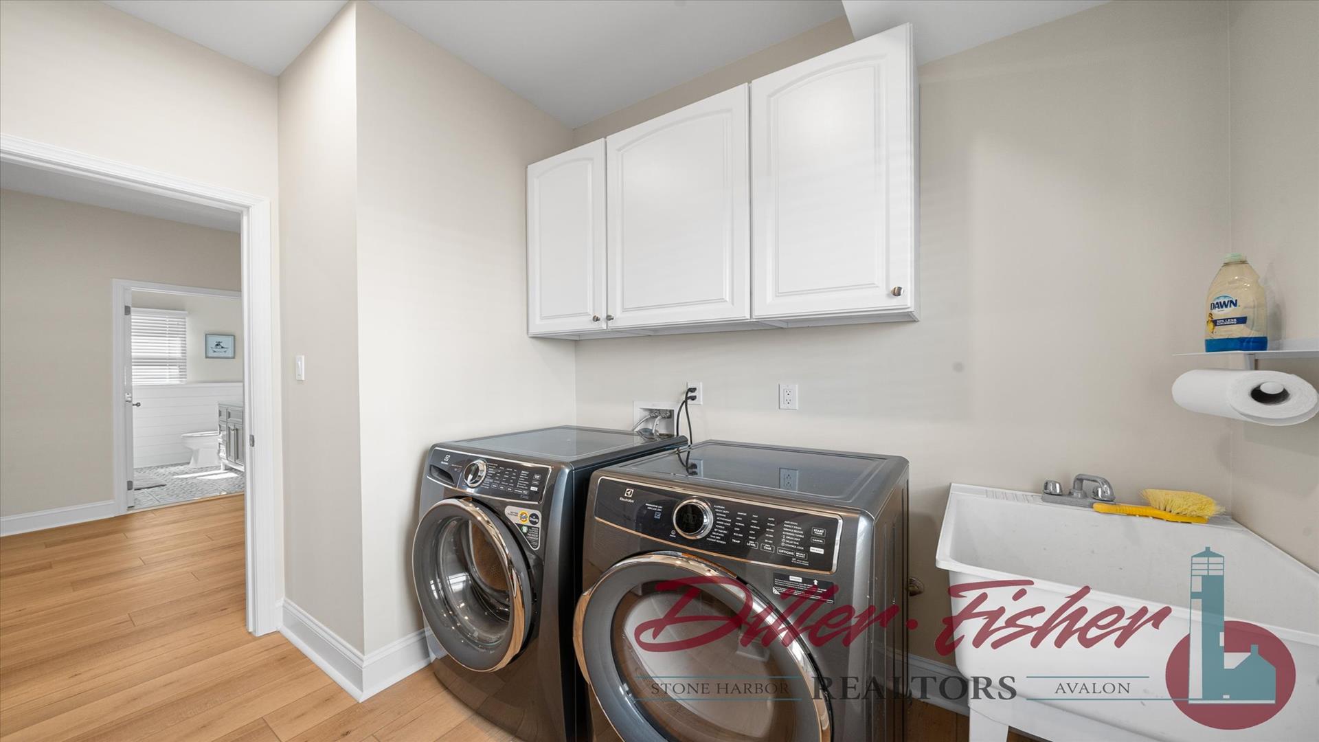 56 West 24th street, Avalon (2 Blocks to Beach)