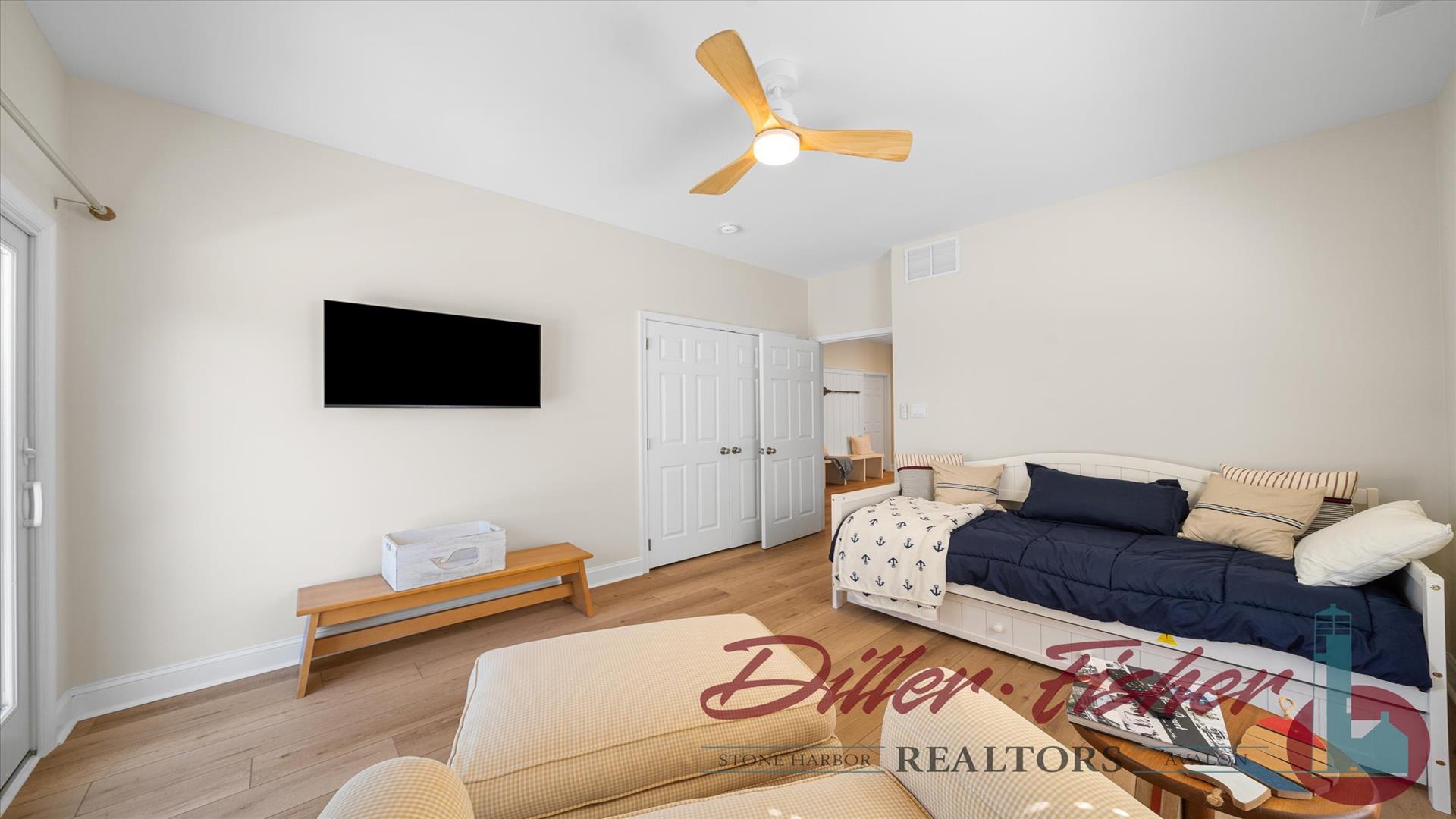 56 West 24th street, Avalon (2 Blocks to Beach)