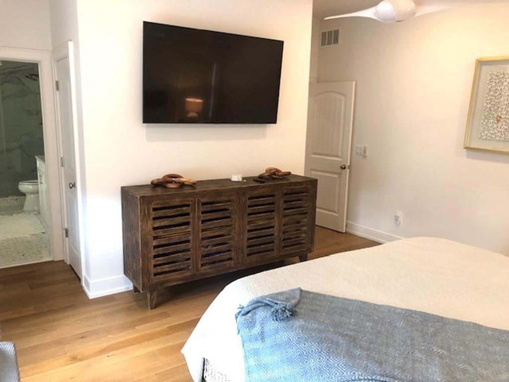 16 W Roosevelt Avenue. - ALARM, Holgate (Bay Side)