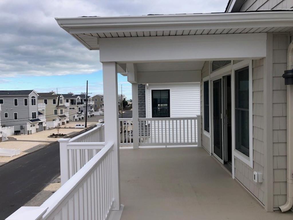 16 W Roosevelt Avenue. - ALARM, Holgate (Bay Side)