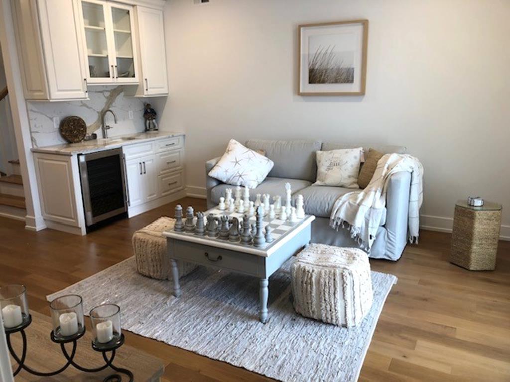 16 W Roosevelt Avenue. - ALARM, Holgate (Bay Side)